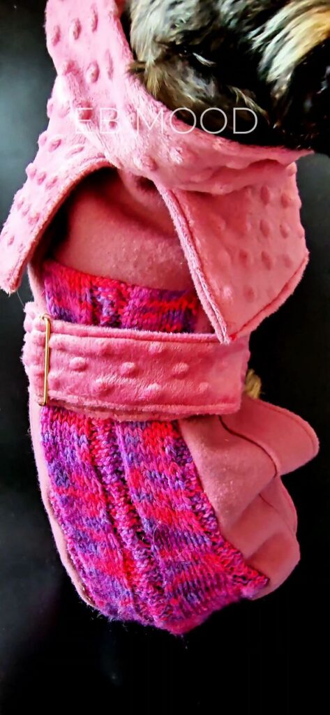 Cappotto EB MOOD Tri-coat realizzato a mano con tre tessuti combinati e finiture sartoriali.